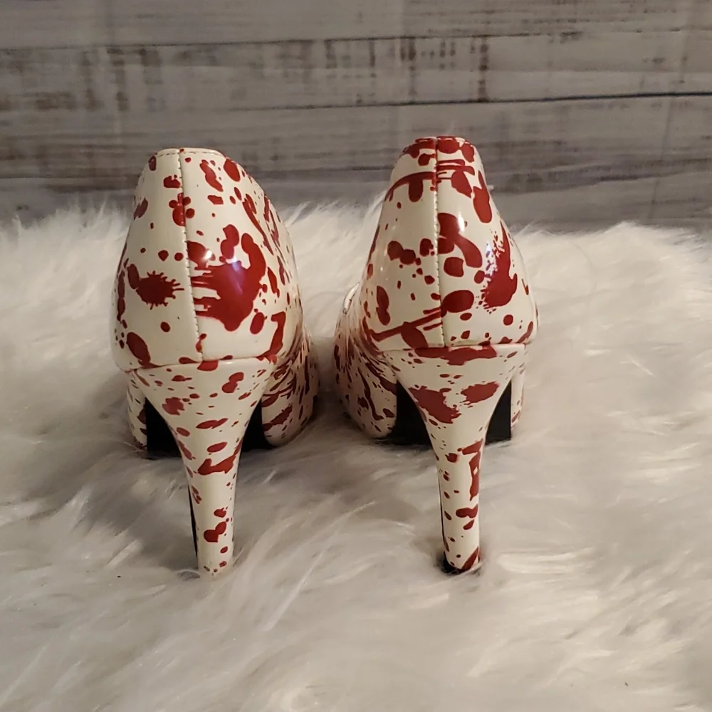 Spirit Halloween fake blood splatter pumps. Size 7. White/red - Picture 4 of 4